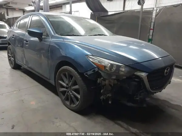 3MZBN1L33JM274729 2018 MAZDA 3 - Image 1