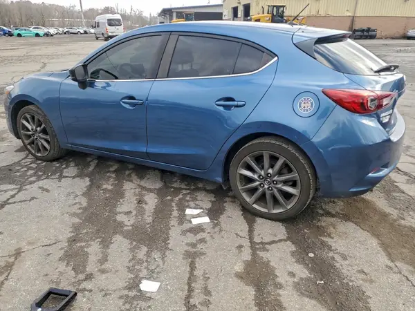 3MZBN1L33JM274911 2018 MAZDA 3 - Image 2