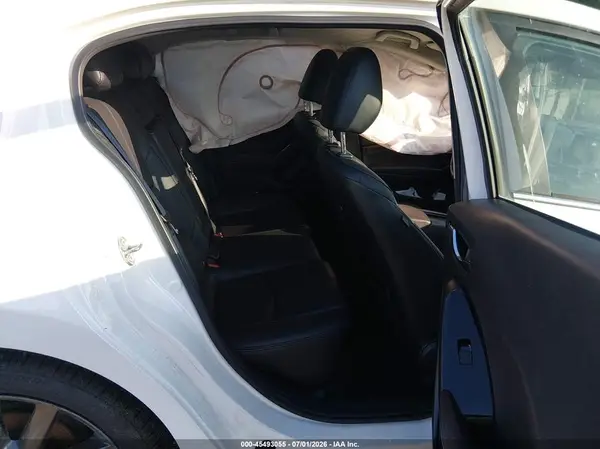 3MZBN1L34JM213664 2018 MAZDA 3 - Image 8