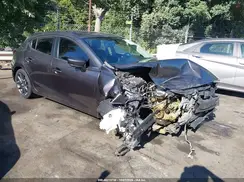 3MZBN1L34JM215723 2018 MAZDA 3