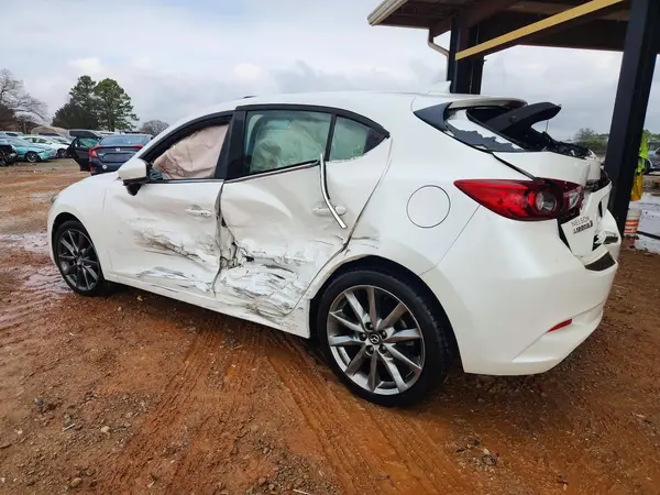 3MZBN1L34JM225989 2018 MAZDA 3 - Image 2