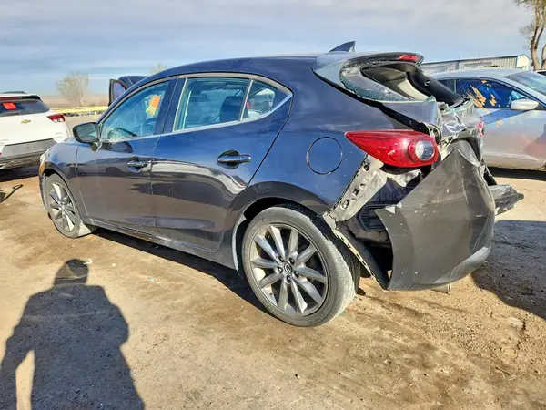 3MZBN1L34JM240265 2018 MAZDA 3 - Image 2