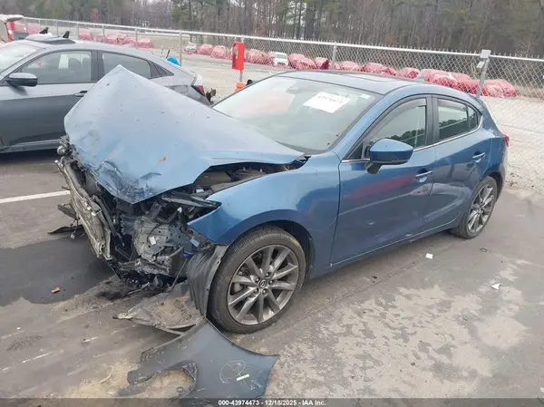 3MZBN1L34JM274478 2018 MAZDA 3 - Image 2