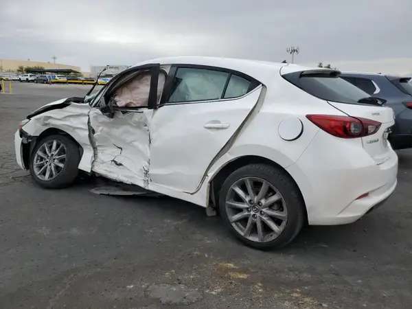 3MZBN1L35JM172042 2018 MAZDA 3 - Image 2
