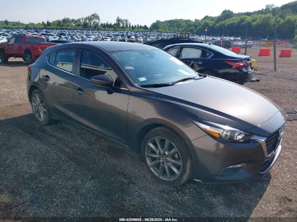 3MZBN1L35JM182117 2018 MAZDA 3 - Image 1