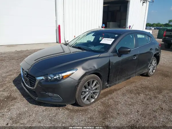 3MZBN1L35JM182117 2018 MAZDA 3 - Image 2