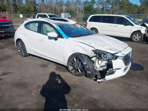 3MZBN1L35JM188189 2018 MAZDA 3 - Image 1