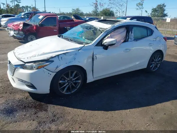 3MZBN1L35JM188189 2018 MAZDA 3 - Image 2