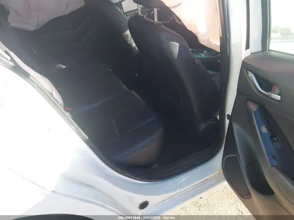 3MZBN1L35JM188189 2018 MAZDA 3 - Image 8