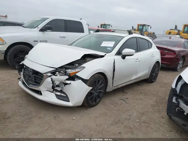 3MZBN1L35JM190010 2018 MAZDA 3 - Image 2