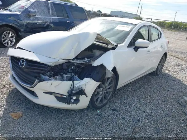 3MZBN1L35JM200339 2018 MAZDA 3 - Image 2