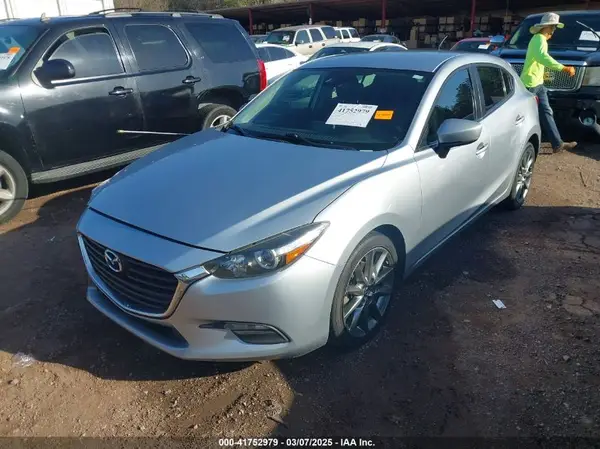 3MZBN1L35JM204178 2018 MAZDA 3 - Image 2
