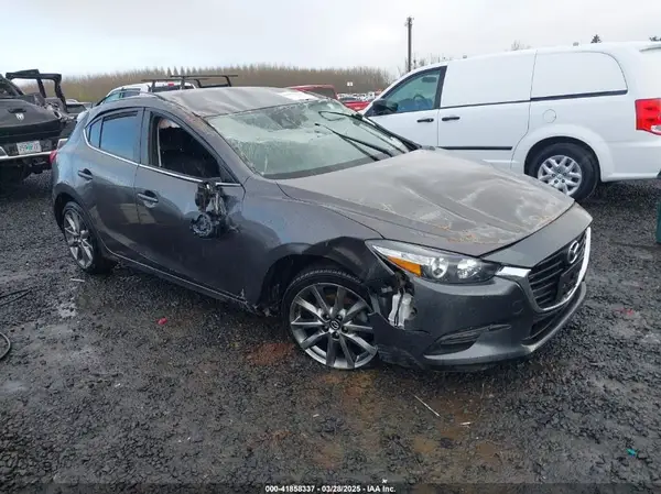 3MZBN1L35JM208666 2018 MAZDA 3 - Image 1