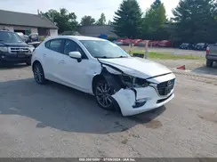 3MZBN1L35JM210093 2018 MAZDA 3