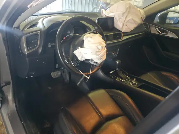 3MZBN1L35JM252277 2018 MAZDA 3 - Image 8