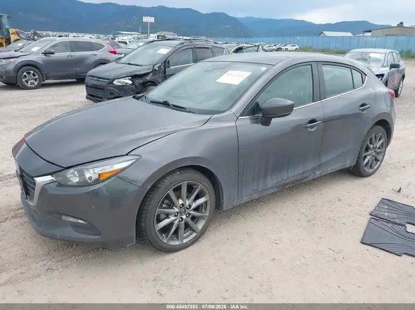 3MZBN1L35JM261108 2018 MAZDA 3 - Image 2