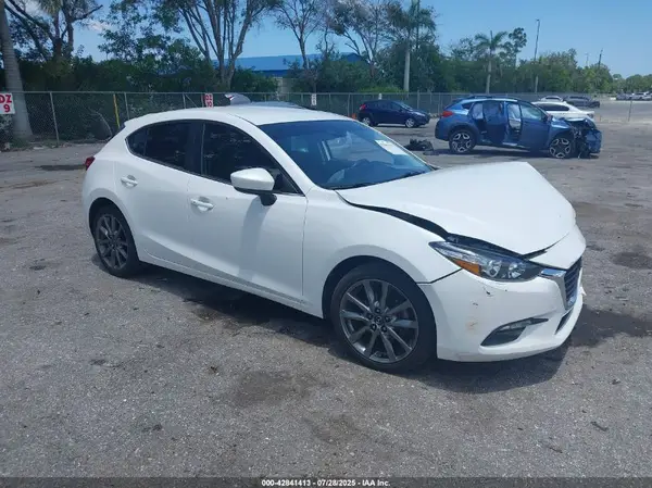 3MZBN1L35JM265157 2018 MAZDA 3 - Image 1