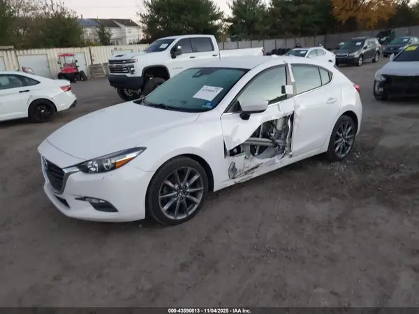 3MZBN1L35JM271055 2018 MAZDA 3 - Image 2