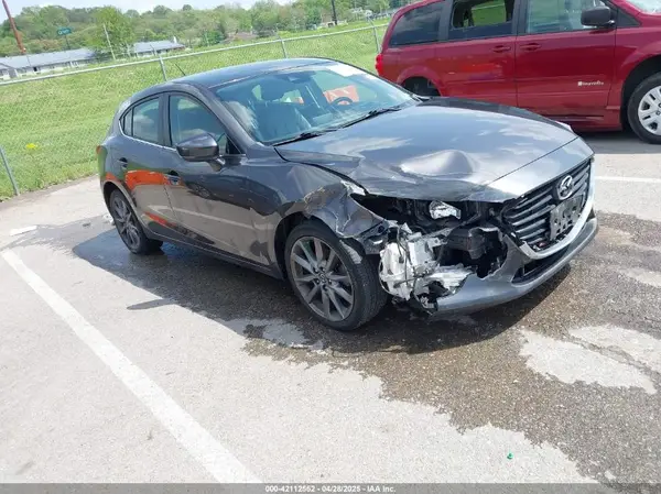 3MZBN1L35JM271525 2018 MAZDA 3 - Image 1