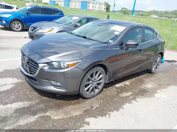3MZBN1L35JM271525 2018 MAZDA 3 - Image 2