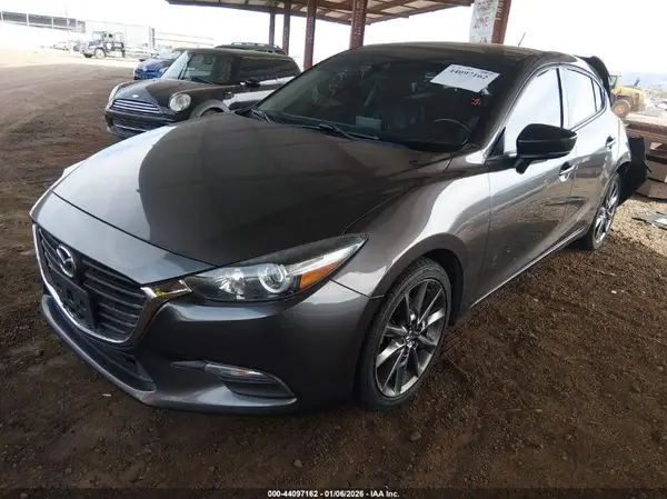 3MZBN1L35JM274361 2018 MAZDA 3 - Image 2