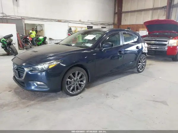 3MZBN1L36JM167965 2018 MAZDA 3 - Image 2