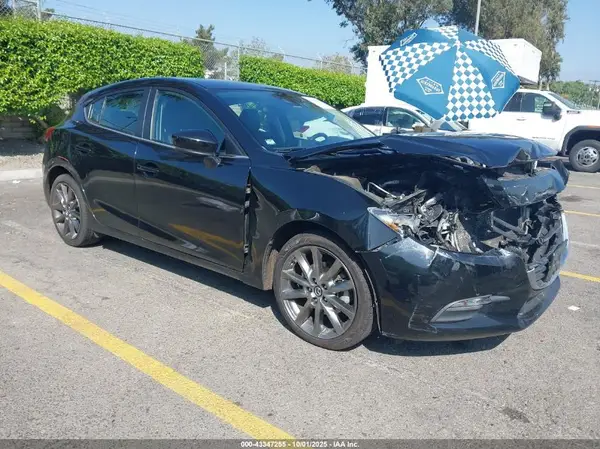 3MZBN1L36JM172115 2018 MAZDA 3 - Image 1