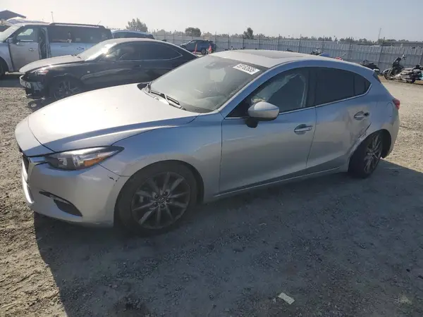 3MZBN1L36JM175838 2018 MAZDA 3 - Image 1