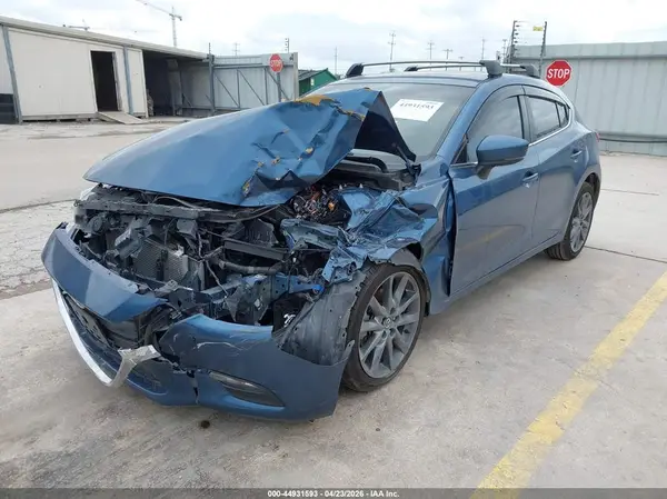 3MZBN1L36JM188153 2018 MAZDA 3 - Image 2