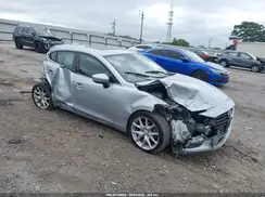 3MZBN1L36JM215058 2018 MAZDA 3