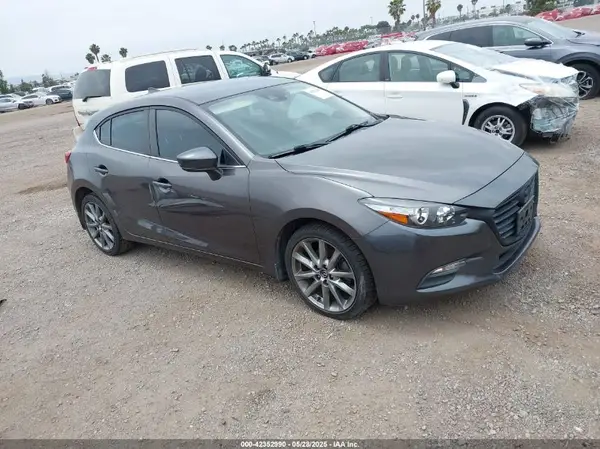 3MZBN1L36JM227999 2018 MAZDA 3 - Image 1