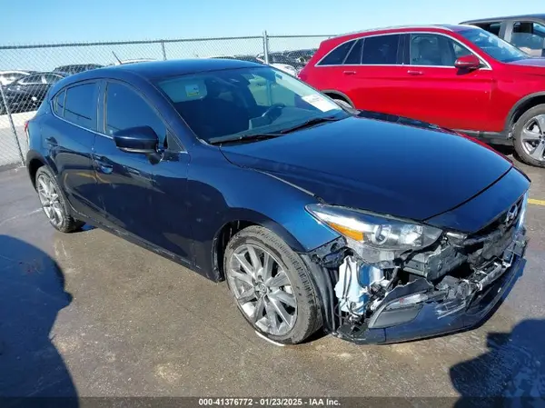 3MZBN1L36JM238646 2018 MAZDA 3 - Image 1