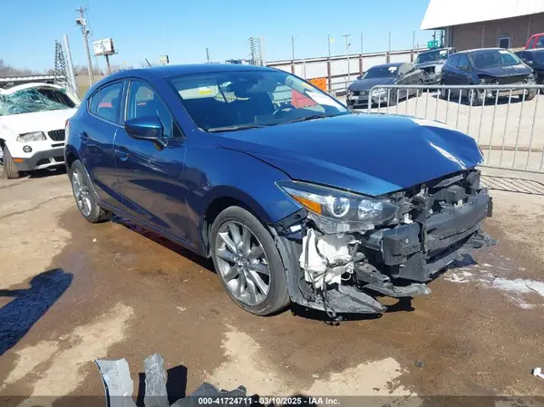 3MZBN1L36JM247119 2018 MAZDA 3 - Image 1