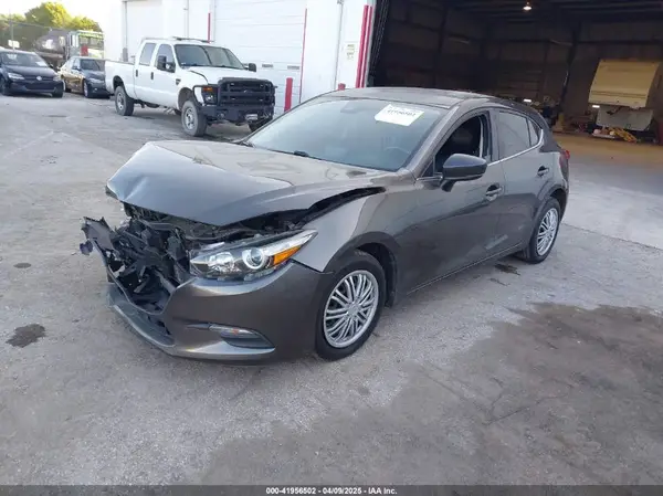 3MZBN1L36JM260274 2018 MAZDA 3 - Image 2
