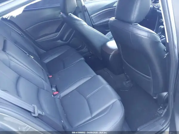 3MZBN1L36JM260274 2018 MAZDA 3 - Image 8