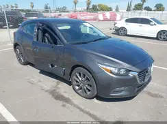3MZBN1L36JM261389 2018 MAZDA 3