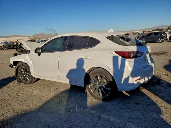 3MZBN1L36JM276961 2018 MAZDA 3 - Image 2