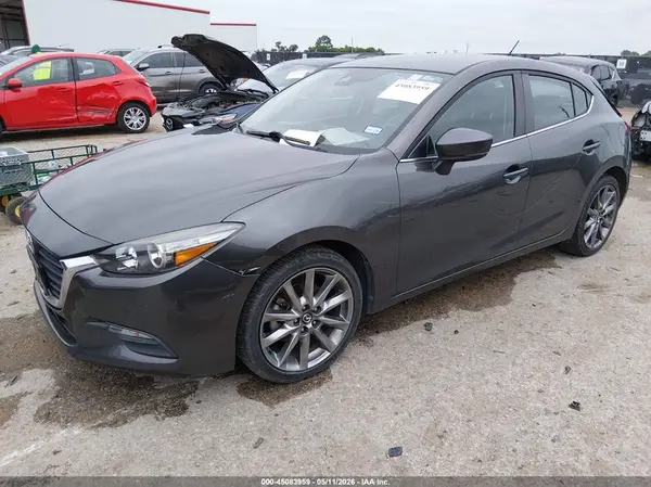 3MZBN1L37JM165772 2018 MAZDA 3 - Image 2