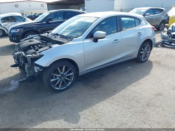 3MZBN1L37JM178974 2018 MAZDA 3 - Image 2