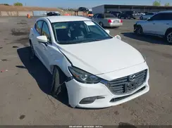 3MZBN1L37JM180241 2018 MAZDA 3