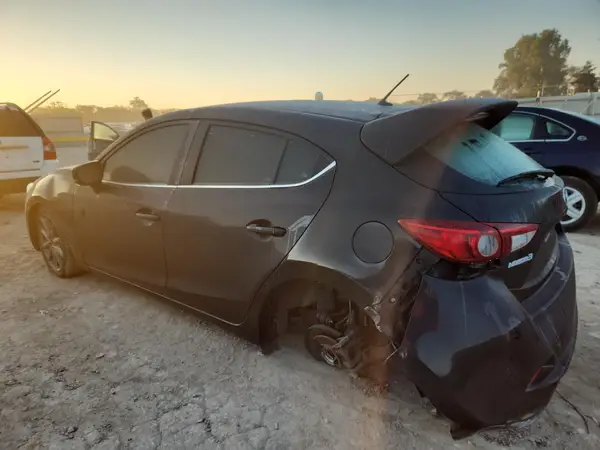 3MZBN1L37JM182782 2018 MAZDA 3 - Image 2