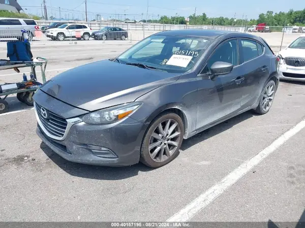 3MZBN1L37JM185049 2018 MAZDA 3 - Image 2