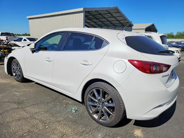 3MZBN1L37JM198352 2018 MAZDA 3 - Image 2