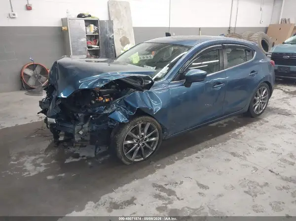 3MZBN1L37JM239322 2018 MAZDA 3 - Image 2