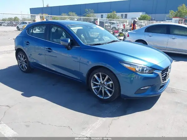 3MZBN1L37JM248151 2018 MAZDA 3 - Image 1