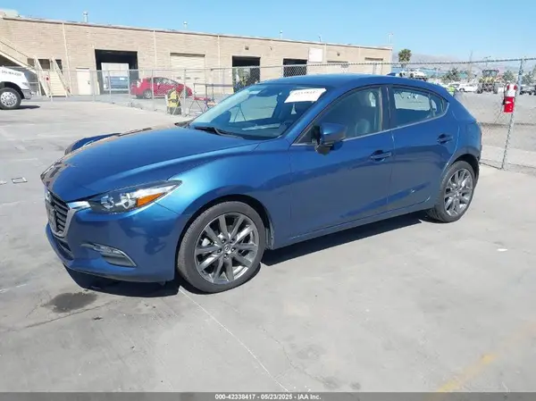 3MZBN1L37JM248151 2018 MAZDA 3 - Image 2