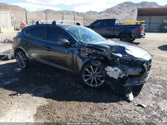 3MZBN1L37JM267184 2018 MAZDA 3