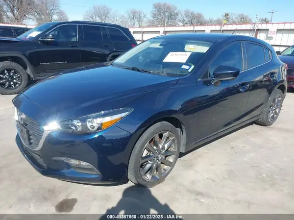 3MZBN1L37JM272319 2018 MAZDA 3 - Image 2