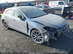 3MZBN1L37JM275401 2018 MAZDA 3