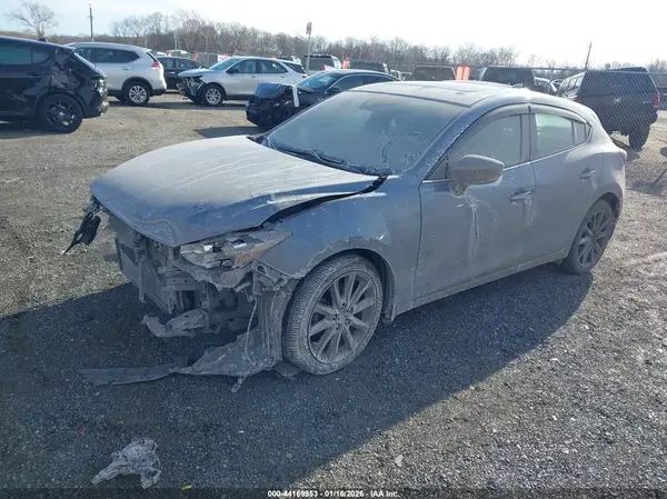 3MZBN1L37JM275401 2018 MAZDA 3 - Image 2